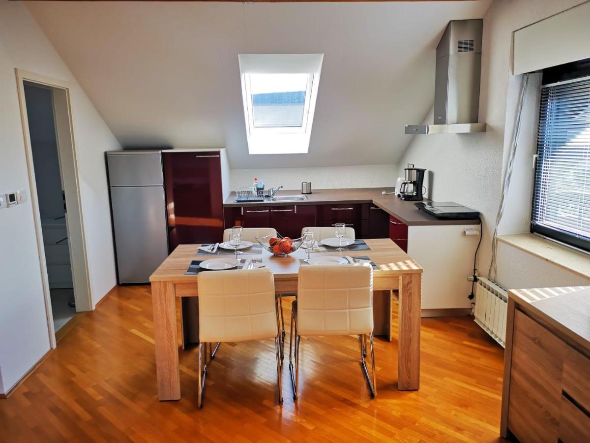 Ela'S Apartment Komenda Dış mekan fotoğraf