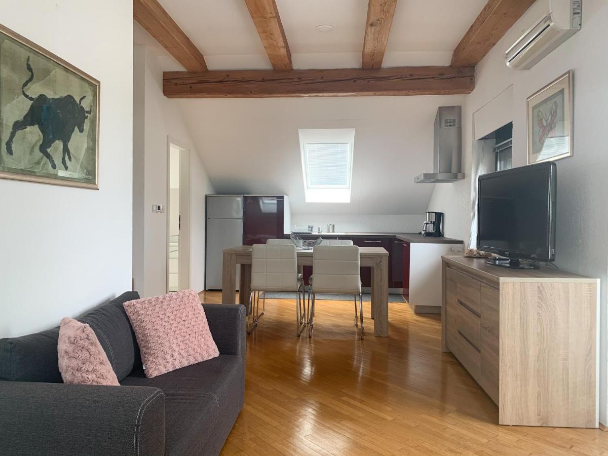 Ela'S Apartment Komenda Dış mekan fotoğraf